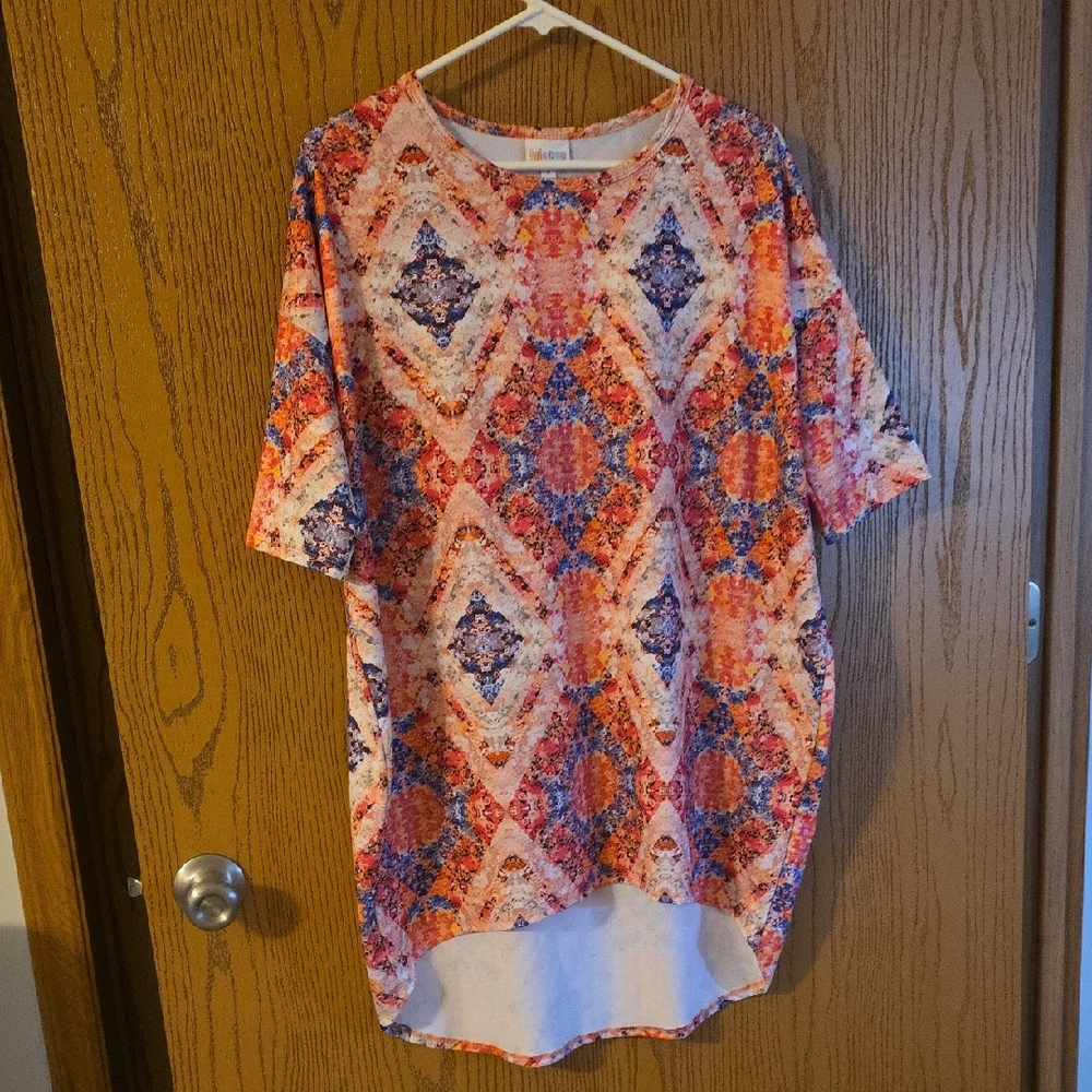 LuLaRoe Multicolor Abstract Print Top Oversized Would Fit A Large. NWOT